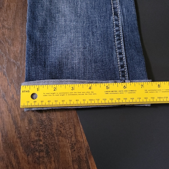 Grace in LA Jeans - Picture 2 of 14